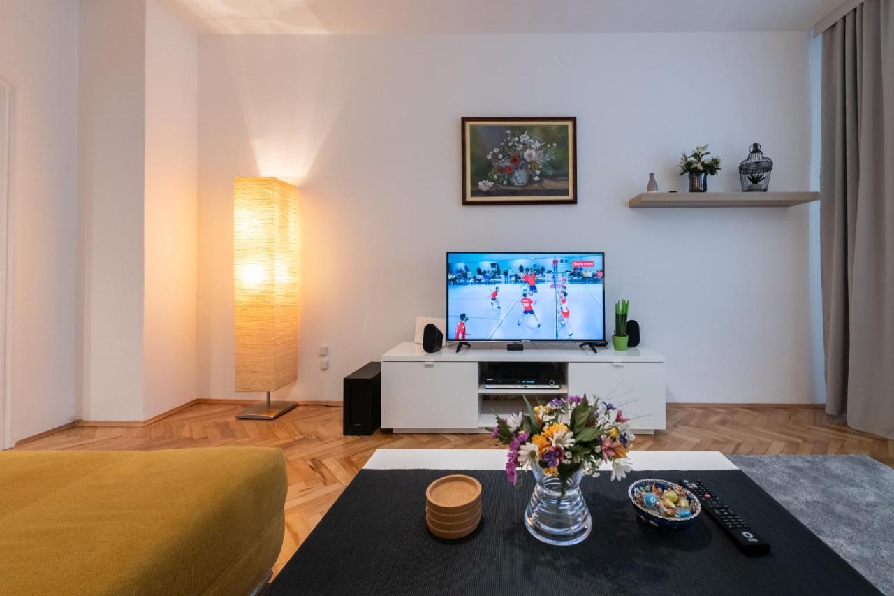 Ada City Break Belgrado Buitenkant foto